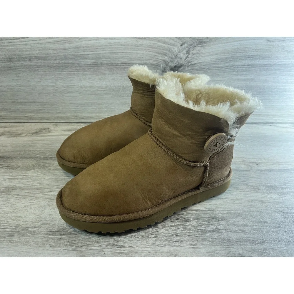 Ugg‎ Mini Bailey Button II 1016422 Women Boots Size 7 Chestnut Shoes READ